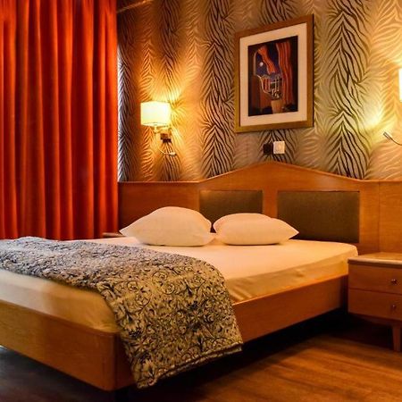Eva Hotel Pireus Exteriör bild