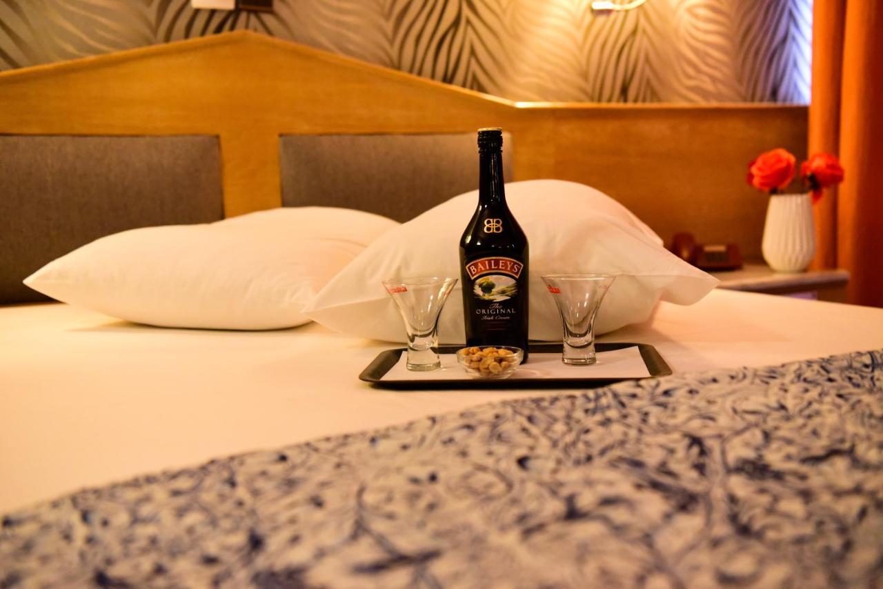 Eva Hotel Pireus Exteriör bild