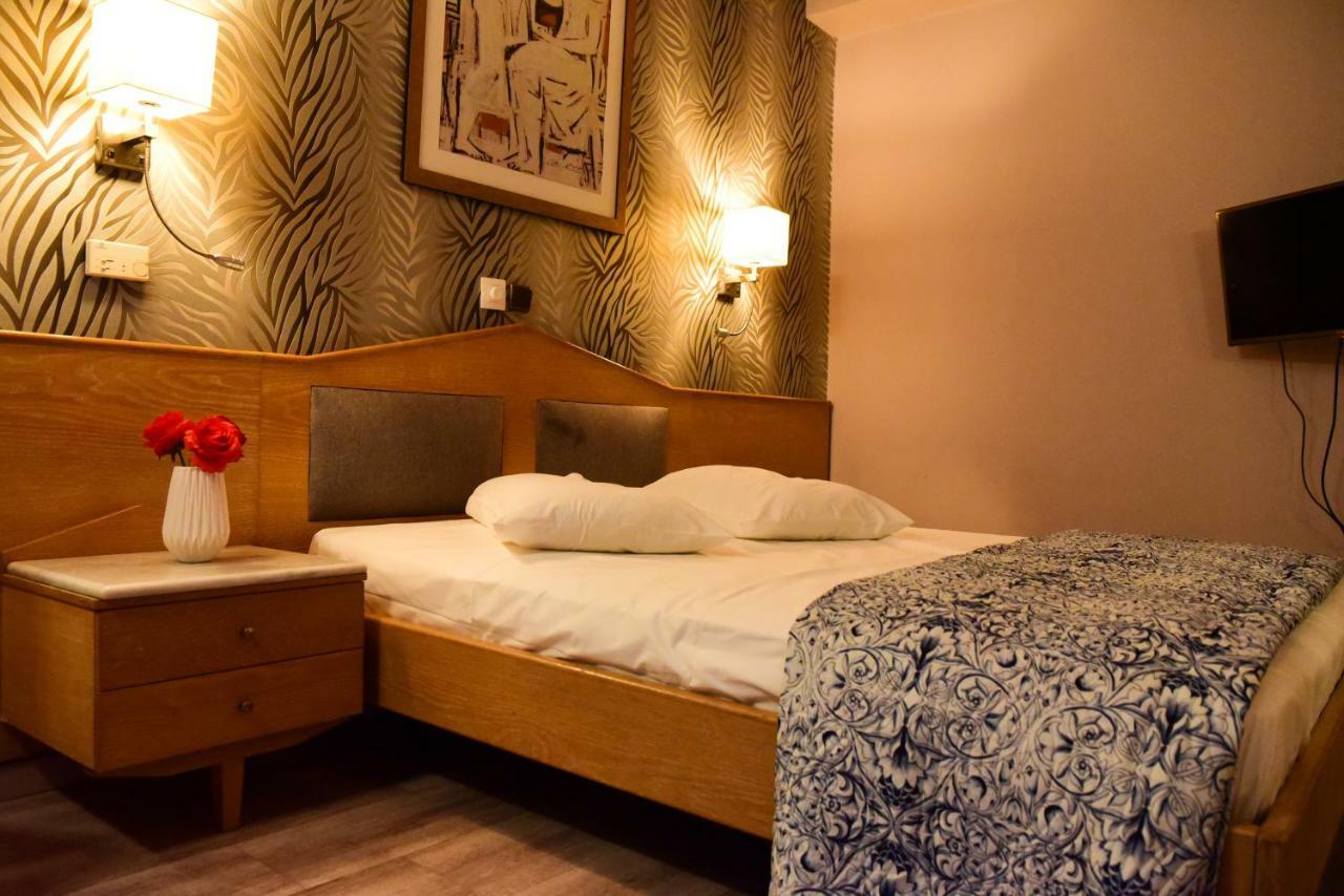 Eva Hotel Pireus Exteriör bild