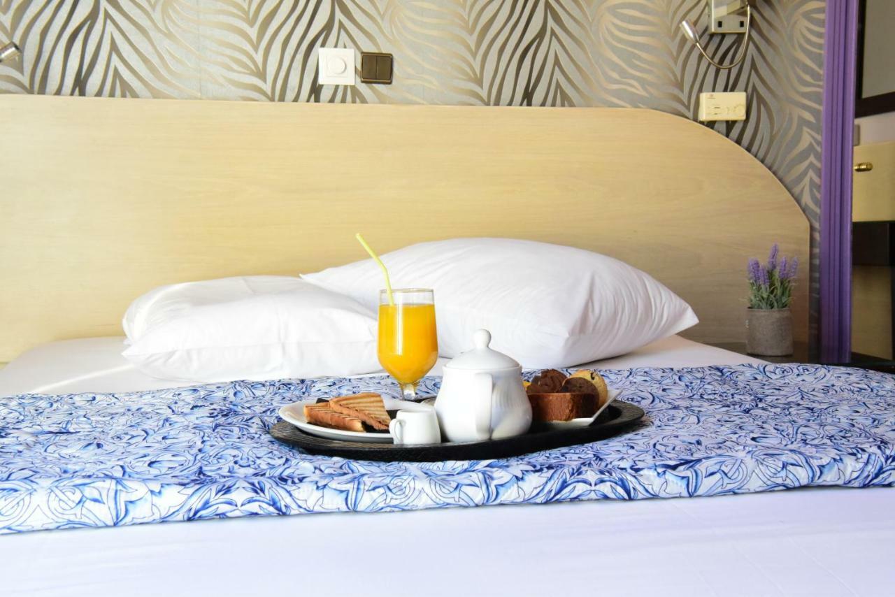 Eva Hotel Pireus Exteriör bild